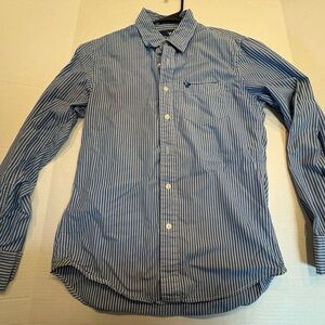 American Eagle Outfitters Men's Navy and White Striped Button-Down Shirt Small